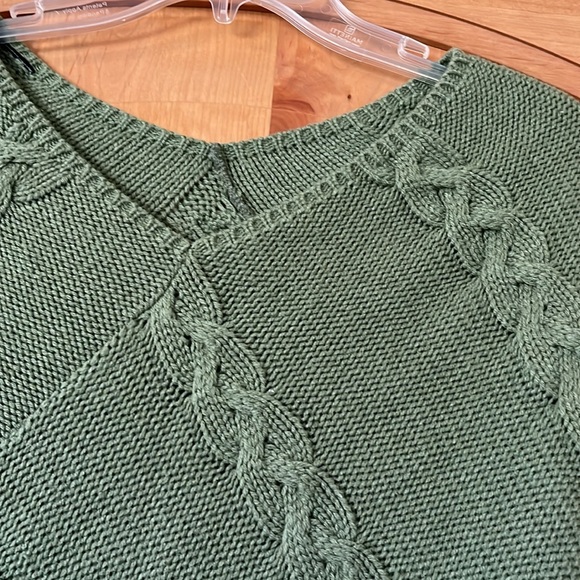 Light army green fringed sweater poncho - Picture 4 of 4
